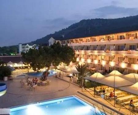 Aquabella Beach Szálloda 4*